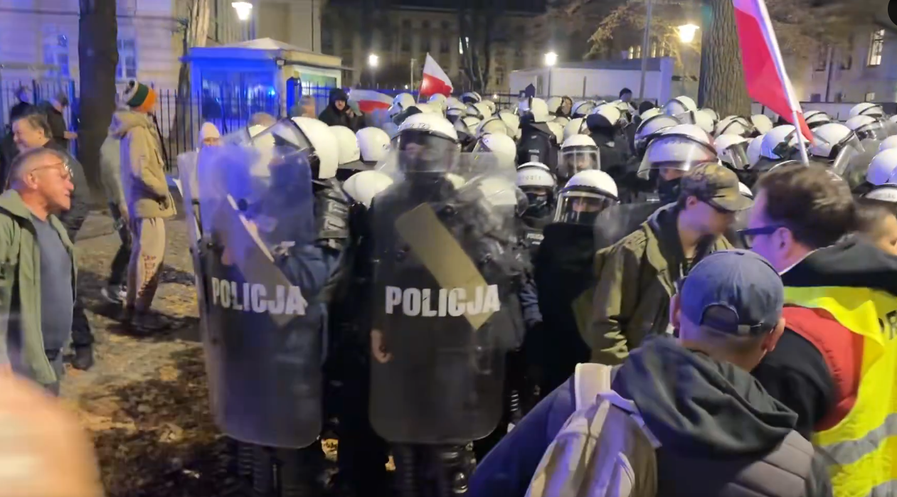 Turbulențe politice în Polonia: suspendarea președintelui Curții Constituționale